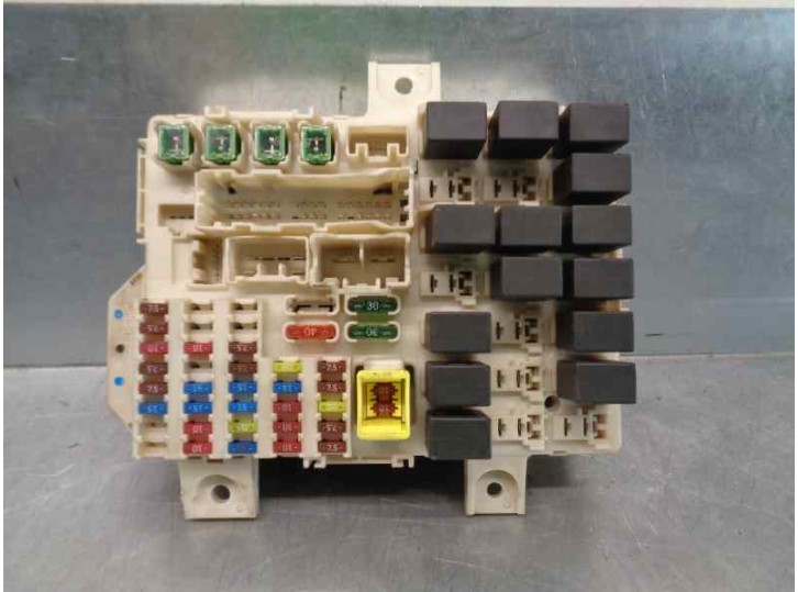 Recambio de caja reles / fusibles para mitsubishi colt berlina 5 (z30a) 1.1 cat referencia OEM IAM MN108319 8637A168 