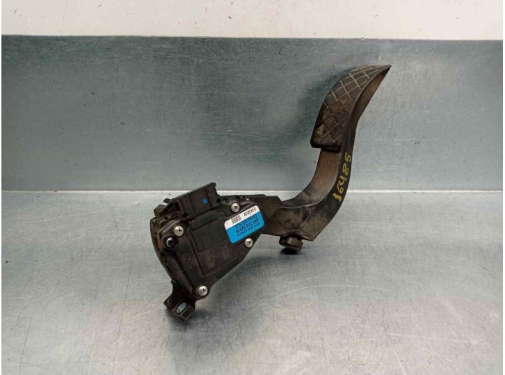 Replacement accelerator pedal potentiometer for Audi A4 Saloon (8E) 2.5 V6 24V TDI OEM IAM reference 8E1723523B 6PV00837600 HELL