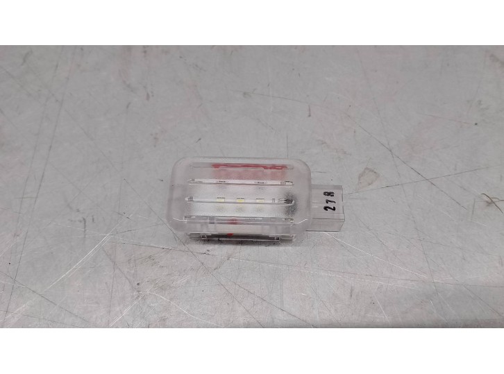 Recambio de luz interior para land rover range rover velar 2.0 diesel cat referencia OEM IAM LR034050  