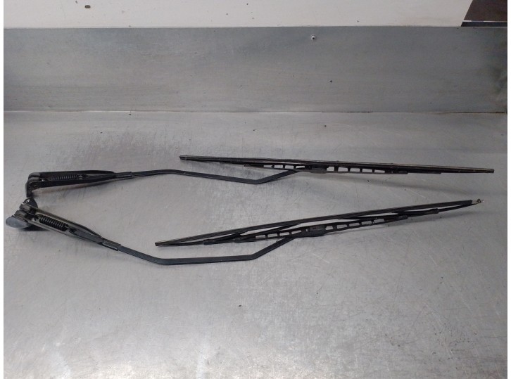 Recambio de brazo limpia delantero derecho para smart cabrio 0.7 turbo cat referencia OEM IAM 0640001221V0050000  