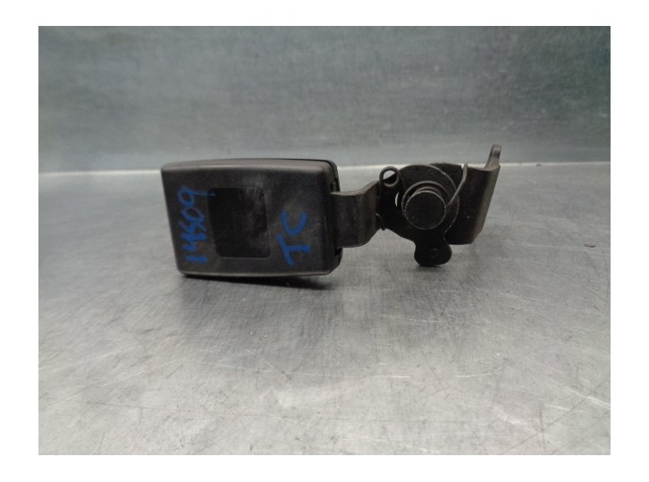 Recambio de enganche cinturon trasero central para seat leon (5f1) 1.6 tdi referencia OEM IAM 5F0857739QVZ TRAS CENT.