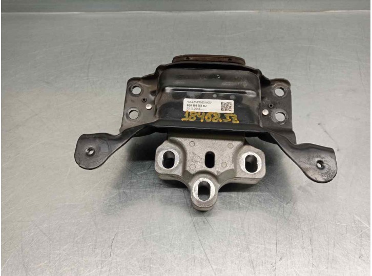 Replacement left engine mount for Skoda Karoq (NU) 2.0 TDI OEM IAM reference 5Q0199555BJ 
