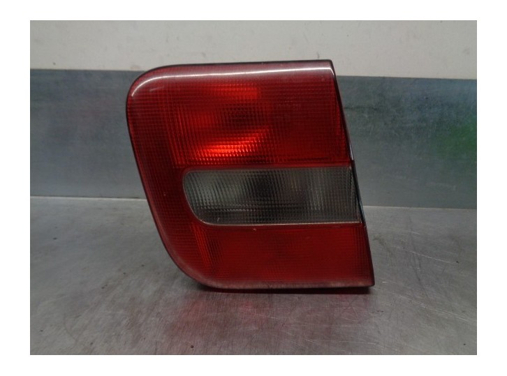 Recambio de piloto trasero izquierdo para volvo s70 berlina 2.5 cat referencia OEM IAM 9157009 DE PORTON