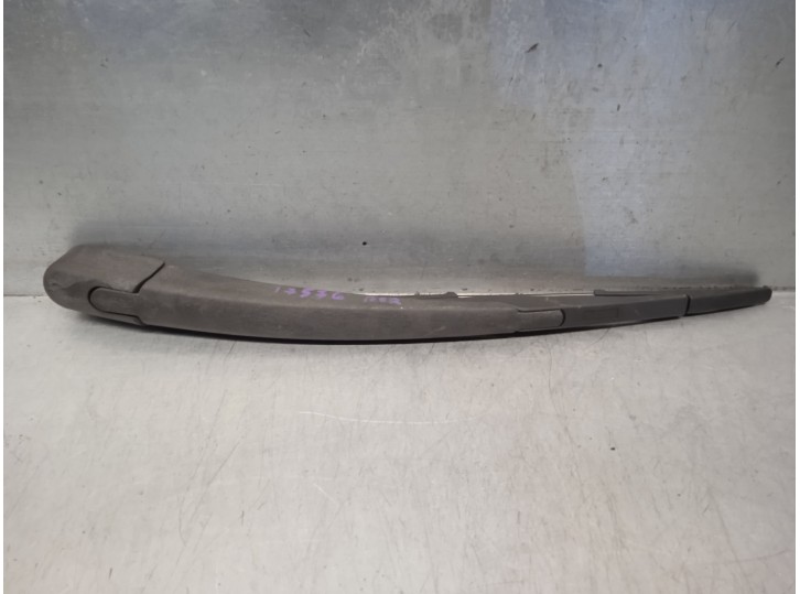 Recambio de brazo limpia trasero para hyundai i30cw 1.6 crdi cat referencia OEM IAM 988112L000  