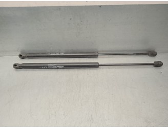 Replacement trunk/tailgate shock absorbers for Hyundai i30cw 1.6 CRDi CAT OEM IAM reference 817702L200 