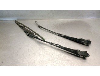 Recambio de brazo limpia delantero derecho para mitsubishi canter misubishi canter referencia OEM IAM 4M42  