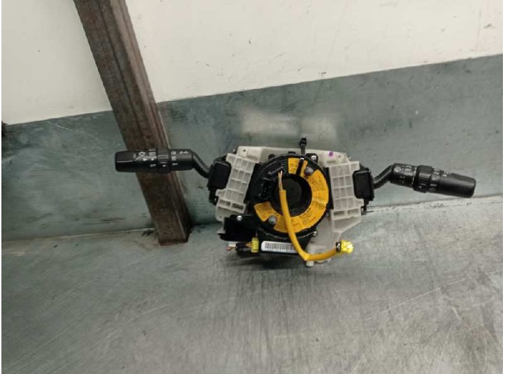 Recambio de mando luces para mazda 5 berl. (cr) 2.0 turbodiesel cat referencia OEM IAM CC6817E675 