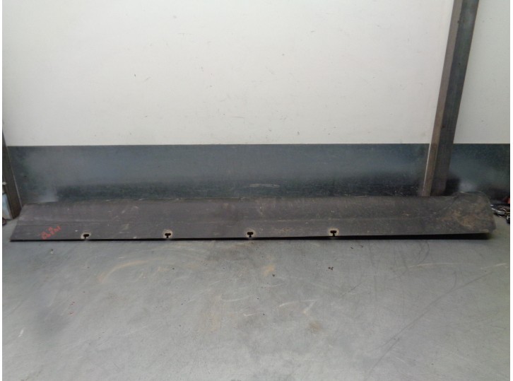 Recambio de spoiler talonera lateral derecha para chrysler jeep cherokee (kj) 2.8 crd cat referencia OEM IAM 5JH95XXXAD  