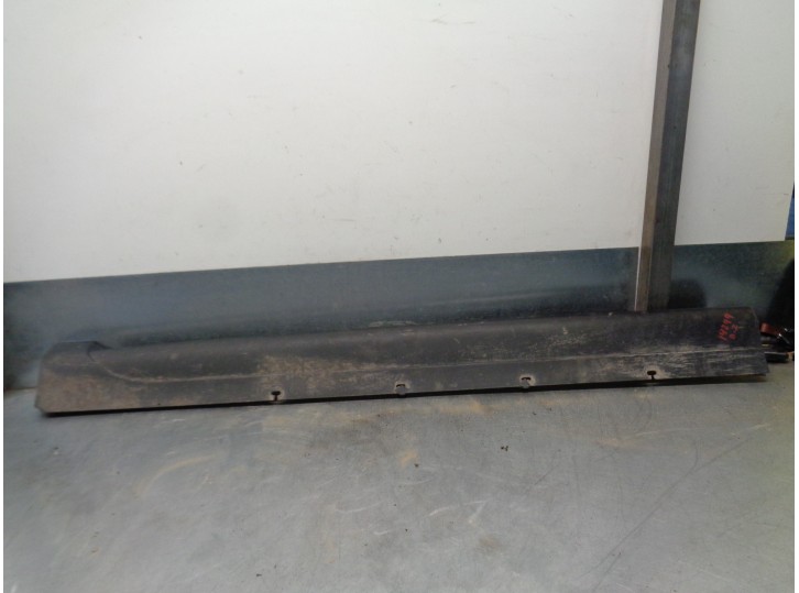 Recambio de spoiler talonera lateral izquierda para chrysler jeep cherokee (kj) 2.8 crd cat referencia OEM IAM 5JH95XXXAD  