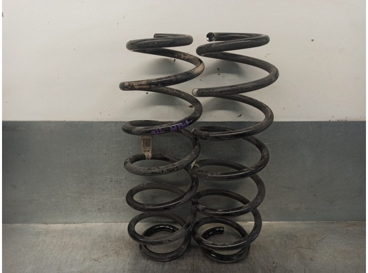 Replacement suspension spring for Kia Stonic (YB) 1.0 T-GDI OEM IAM reference 55335H8FC0 