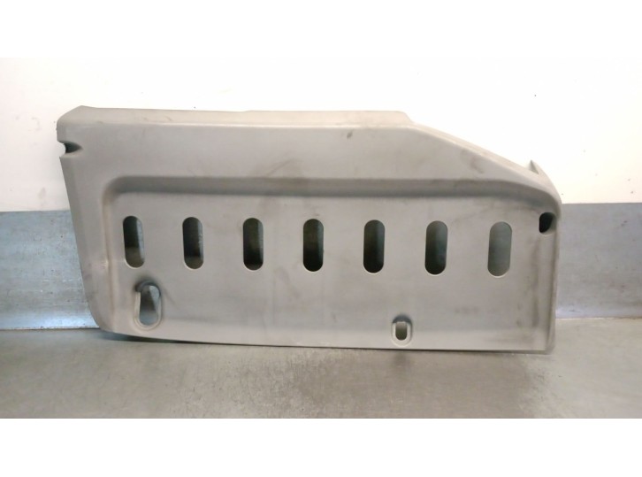 Recambio de molduras delanteras para mitsubishi canter misubishi canter referencia OEM IAM 4M42 