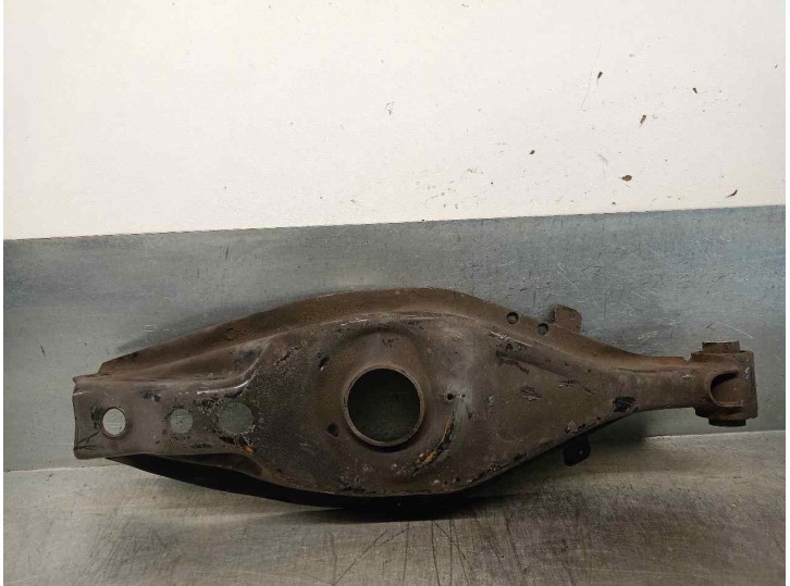 Recambio de brazo suspension inferior trasero izquierdo para ssangyong rodius 2.7 turbodiesel cat referencia OEM IAM 665926 