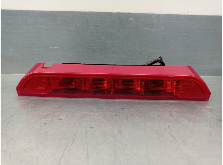 Recambio de luz central de freno para kia stonic (yb) 1.0 t-gdi referencia OEM IAM 92700H8400 