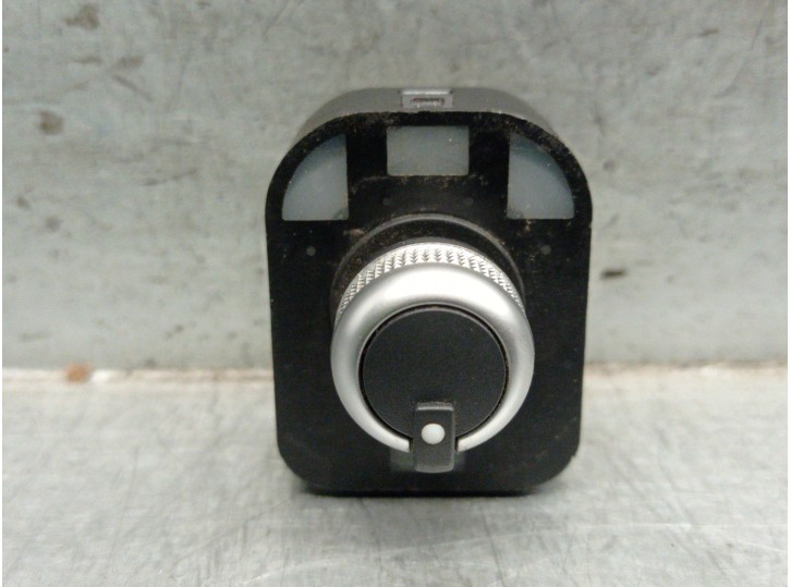 Recambio de mando retrovisor para audi a3 limousine (8vs, 8vm) 1.6 tdi referencia OEM IAM 8V09595650 2615085