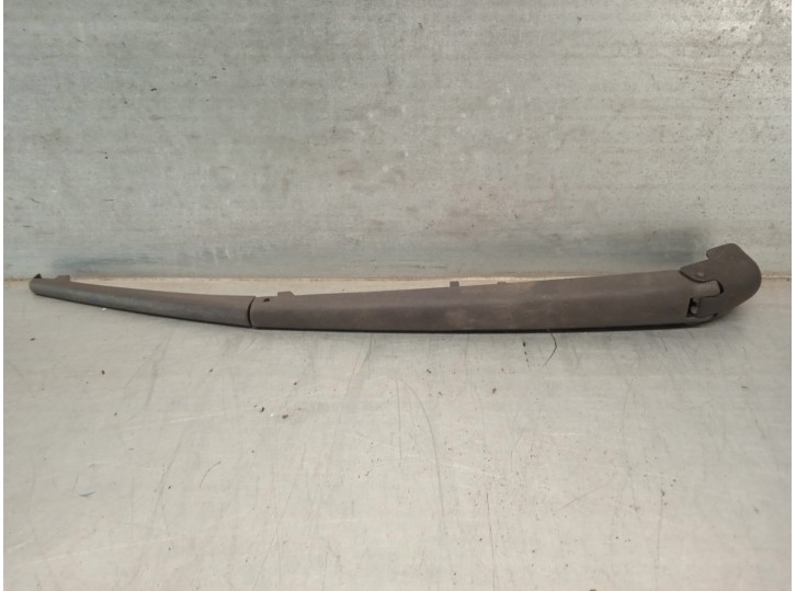 Recambio de brazo limpia trasero para fiat panda (169) 1.3 jtd cat referencia OEM IAM 46835901  