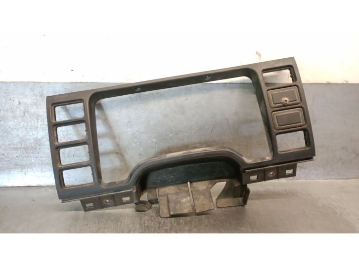 Recambio de molduras delanteras para mitsubishi canter misubishi canter referencia OEM IAM MK405104  