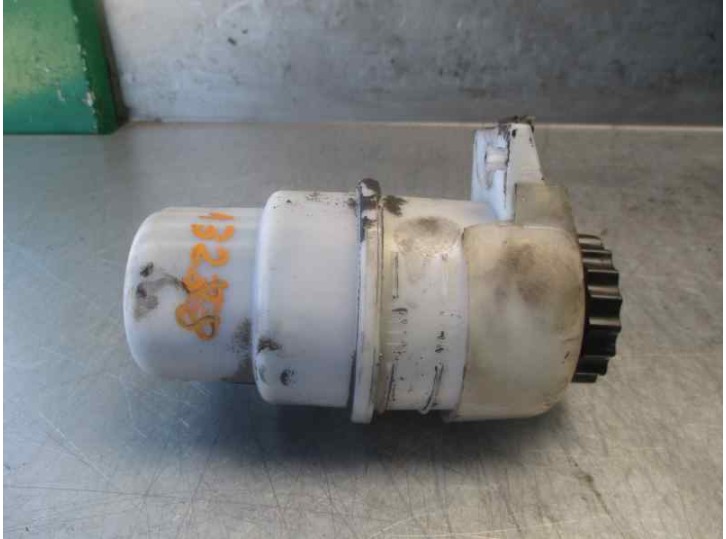 Replacement power steering reservoir for Chrysler Sebring Sedan 2.0 CRD CAT OEM IAM reference 0678A 