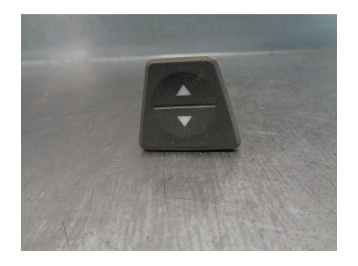 Replacement front left window switch for Fiat Panda (169) 1.3 JTD CAT OEM IAM reference 735360836 
