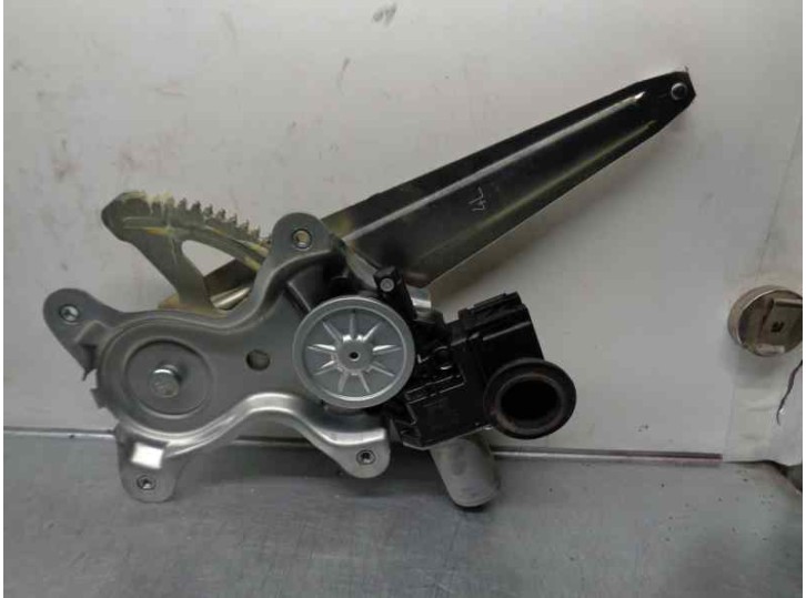 Recambio de elevalunas trasero izquierdo para lexus ct 1.8 16v cat (híbrido) referencia OEM IAM 8571060340 7 PINES 5 PUERTAS