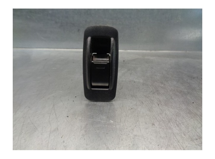 Replacement rear right window regulator switch for Toyota RAV 4 (A2) 2.0 16V CAT OEM IAM reference 