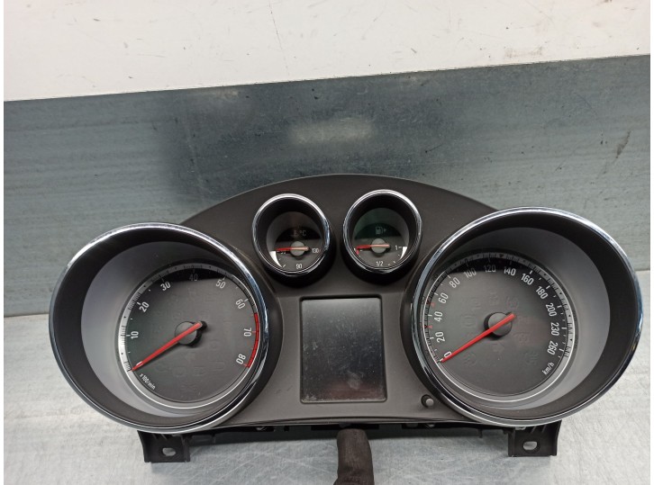Recambio de cuadro instrumentos para opel insignia berlina 1.8 16v referencia OEM IAM 13333350 A2C53383402 VDO