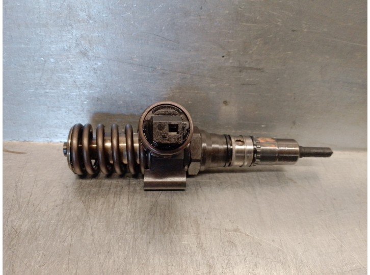 Recambio de inyector para jeep compass 2.0 crd cat referencia OEM IAM 03G130073G 0414720404 BOSCH