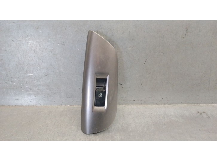 Recambio de mando elevalunas delantero derecho para hyundai coupe (gk) 1.6 fx referencia OEM IAM 935752C100 935752C100OF 