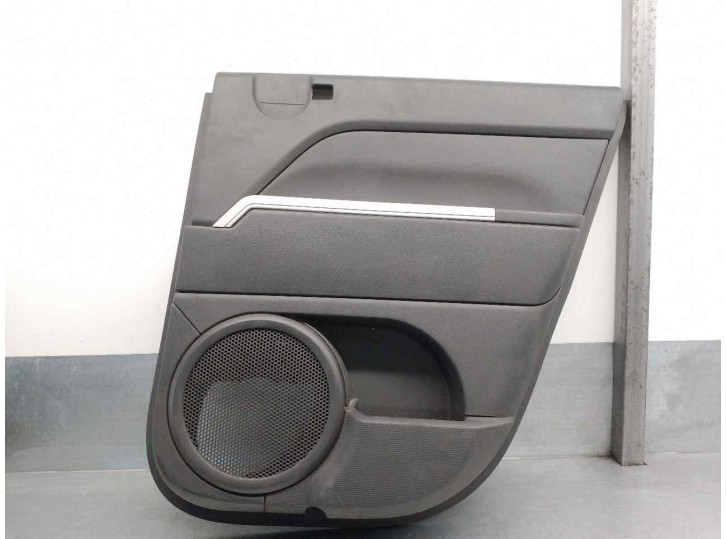 Recambio de guarnecido puerta trasera derecha para jeep compass 2.0 crd cat referencia OEM IAM 8114749 5 PUERTAS