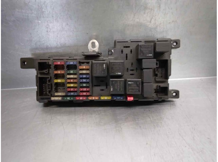 Replacement relay / fuse box for Volvo S60 Sedan D5 OEM IAM reference 518717004 8637841 