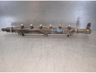 Recambio de rampa inyectora para volvo s60 berlina d5 referencia OEM IAM 8658252 0445215010 BOSCH