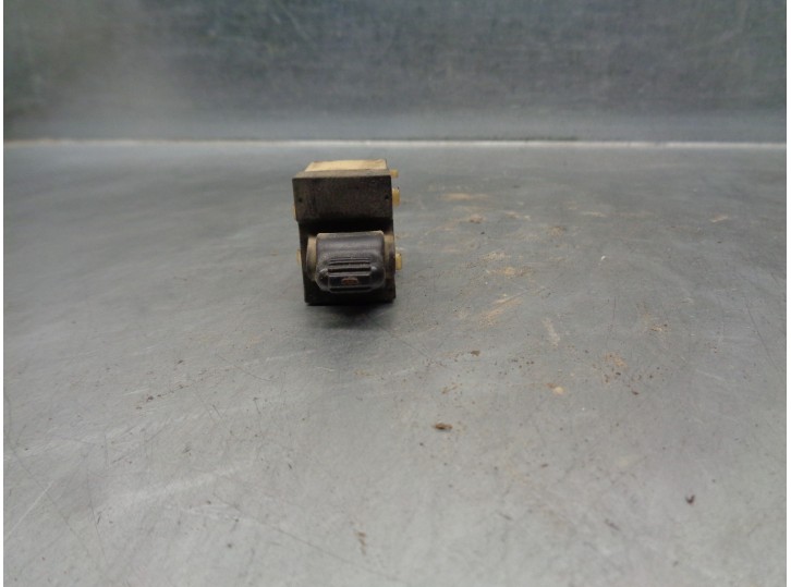 Recambio de mando elevalunas delantero derecho para chrysler jeep cherokee (kj) 2.8 crd cat referencia OEM IAM 56010695AA 