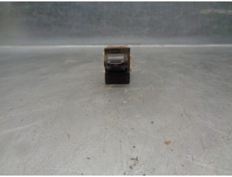 Replacement front left window switch for Chrysler Jeep Cherokee (KJ) 2.8 CRD CAT OEM IAM reference 56010695AA 