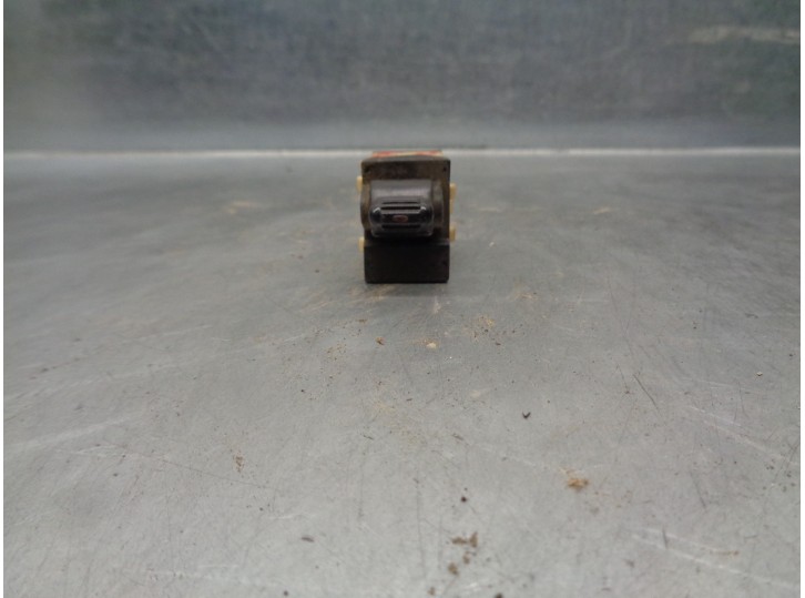Recambio de mando elevalunas delantero izquierdo para chrysler jeep cherokee (kj) 2.8 crd cat referencia OEM IAM 56010695AA 