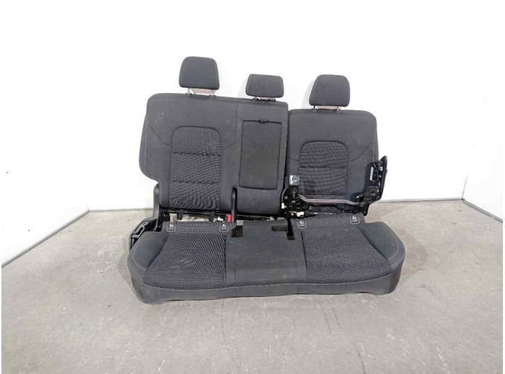 Recambio de asientos traseros para kia sportage 1.7 crdi cat referencia OEM IAM 4722140 TYELA NEGRA 5 PUERTAS