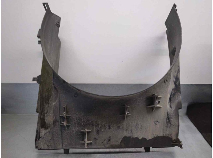 Recambio de calandra delantera de radiador para land rover range rover sport 2.7 td v6 cat referencia OEM IAM PGK500095 