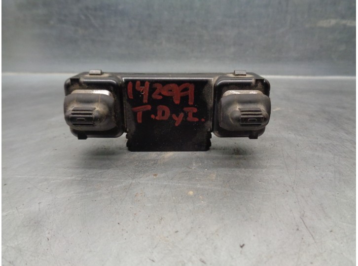 Recambio de mando elevalunas trasero derecho para chrysler jeep cherokee (kj) 2.8 crd cat referencia OEM IAM 56010091AB  