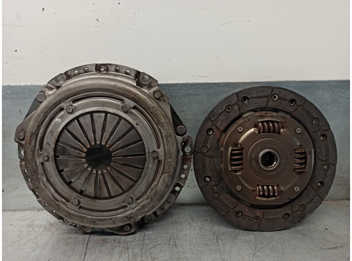 Recambio de kit embrague para citroën c3 1.4 hdi referencia OEM IAM 2052E1 3082001262 SACHS