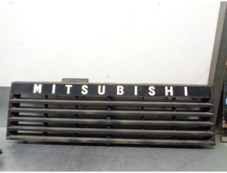 Recambio de rejilla delantera para mitsubishi montero (l040) 2.5 turbodiesel referencia OEM IAM MB383527 MB404619 