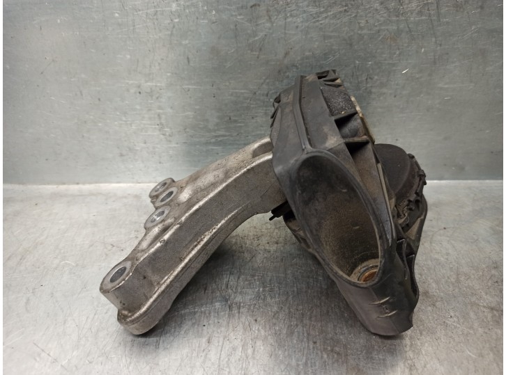 Replacement right engine mount for Citroën C3 II 1.2 12V OEM IAM reference 9676780580 