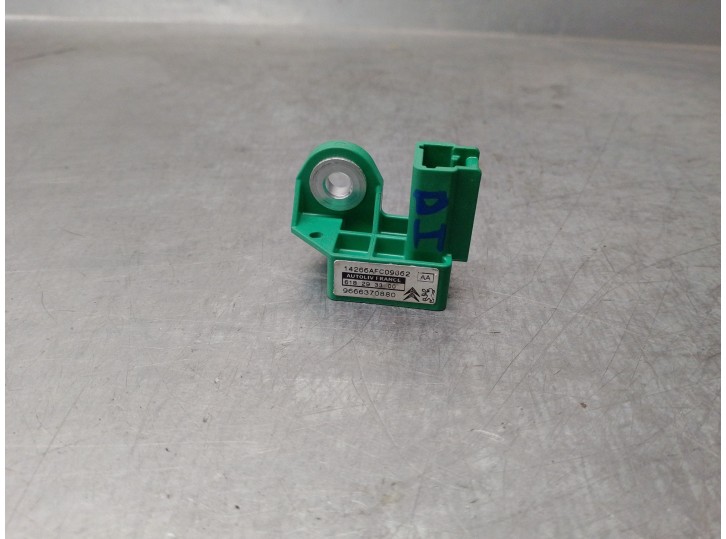 Recambio de sensor impacto para citroën c3 ii 1.2 12v referencia OEM IAM 9666370880 DEL IZQ 