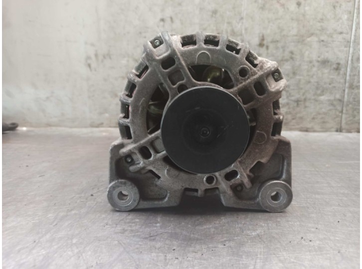 Recambio de alternador para dacia sandero ii 0.9 tce cat referencia OEM IAM 231005079R 231002854R BOSCH