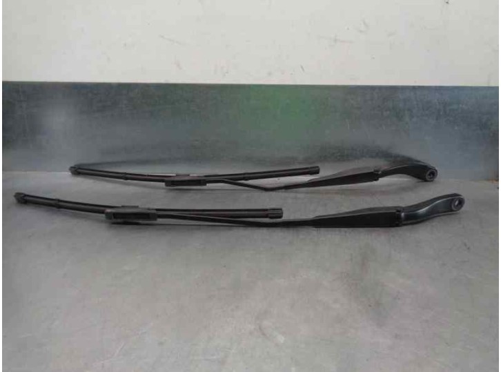 Recambio de brazo limpia delantero derecho para dacia sandero ii 0.9 tce cat referencia OEM IAM 288865045R  