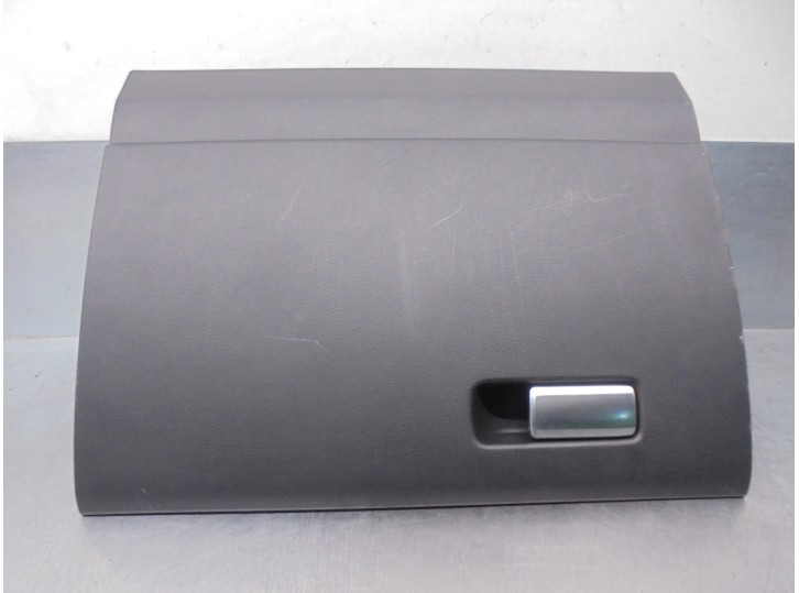 Recambio de guantera para mazda 3 sedán (bp) referencia OEM IAM BEPN64051 