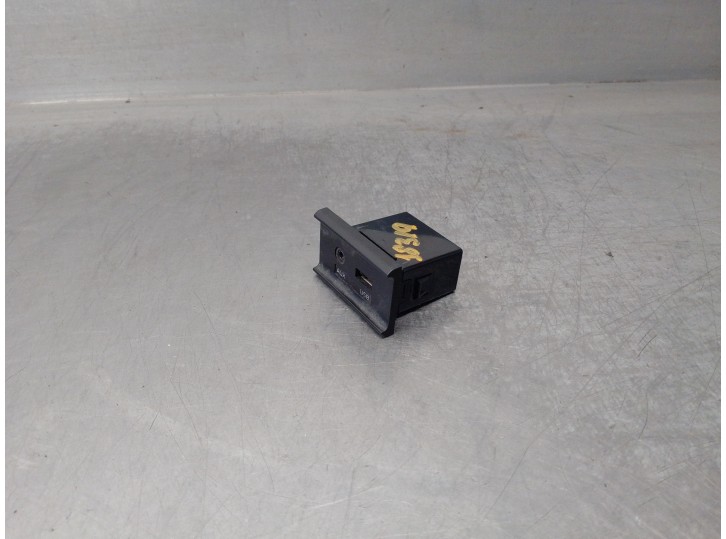 Recambio de mando para kia soul ( ) 1.6 gdi cat referencia OEM IAM 96120B2120 AUX/USB 