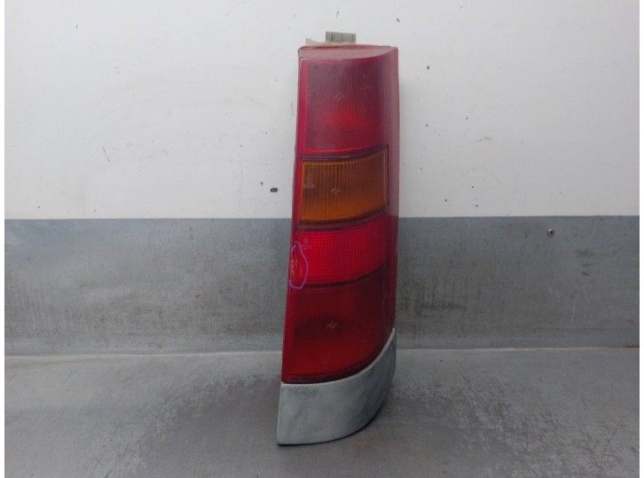 Recambio de piloto trasero derecho para renault 5 (b/c40) 1.0 referencia OEM IAM 7701030762  5 PUERTAS