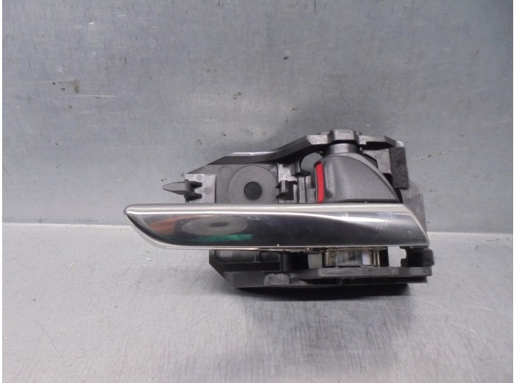 Recambio de maneta interior delantera derecha para mazda 3 sedán (bp) referencia OEM IAM BCJHV8392  5 PUERTAS