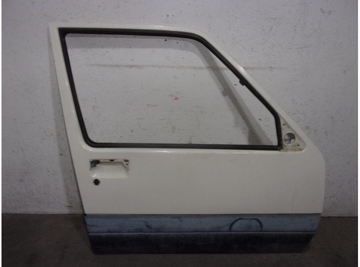 Recambio de puerta delantera derecha para renault 5 (b/c40) 1.0 referencia OEM IAM 7751470933 BLANCA 5 PUERTAS