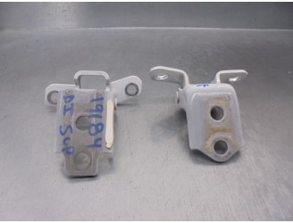 Recambio de bisagra puerta para mazda 3 sedán (bp) referencia OEM IAM 4860755  