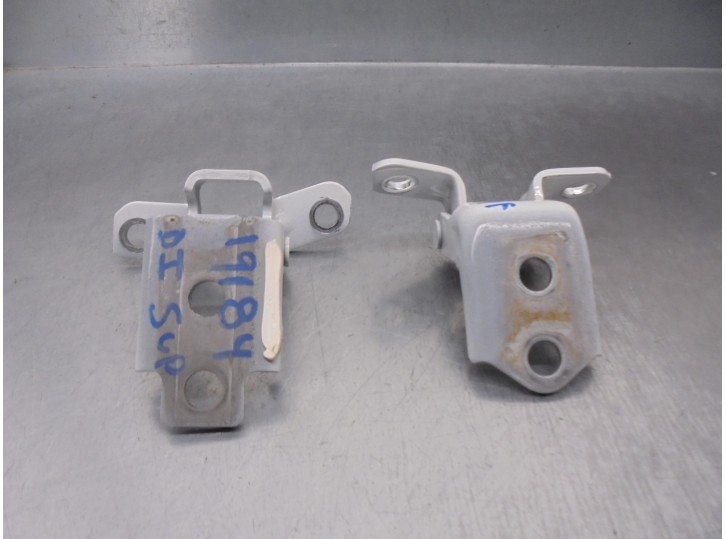 Recambio de bisagra puerta para mazda 3 sedán (bp) referencia OEM IAM 4860755  