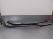 Recambio de brazo limpia delantero derecho para mazda 3 sedán (bp) referencia OEM IAM BHS267321 BHS367321 